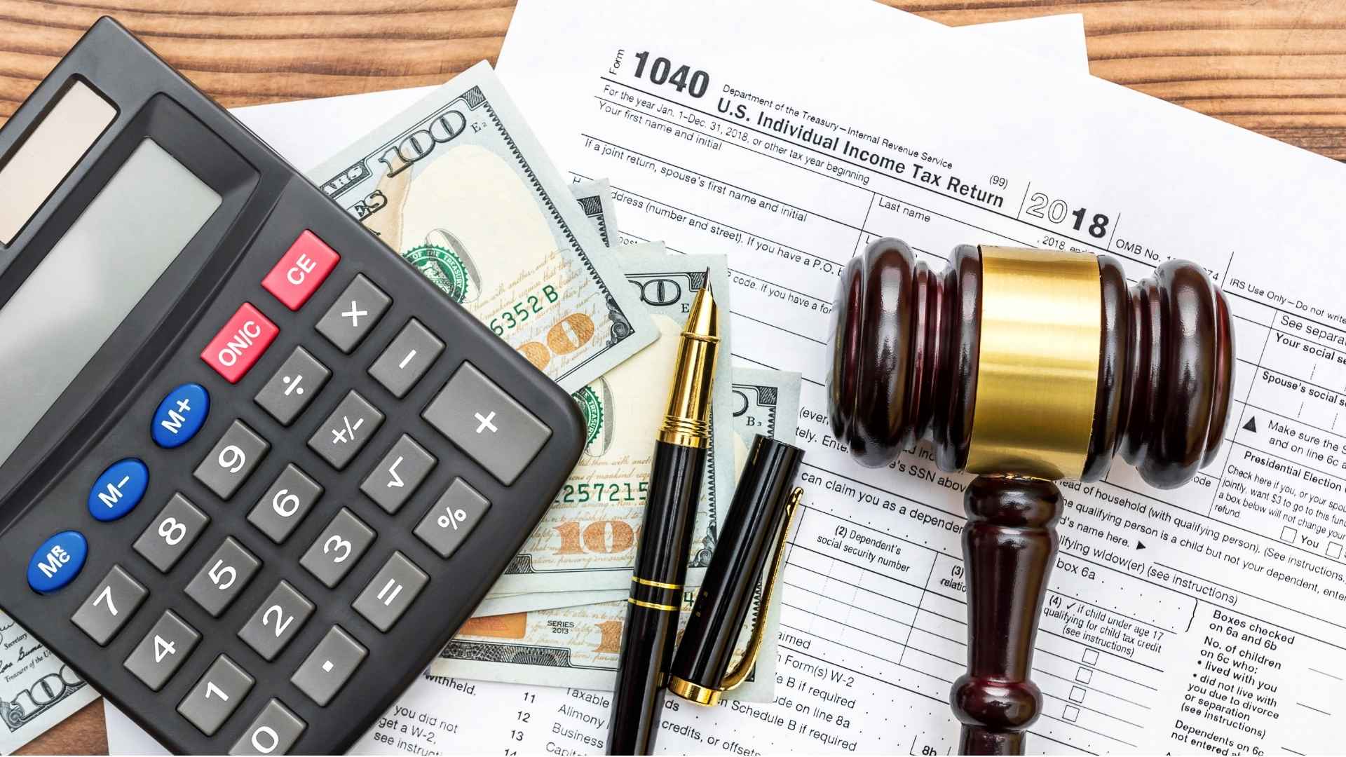 وکیل پروندههای مالی